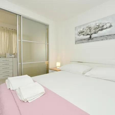 Apartman Lorena *